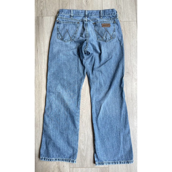 Wrangler Retro Mens Jeans Size 33 x 30 Relaxed Boot Distressed Medium Wash - Picture 1 of 7